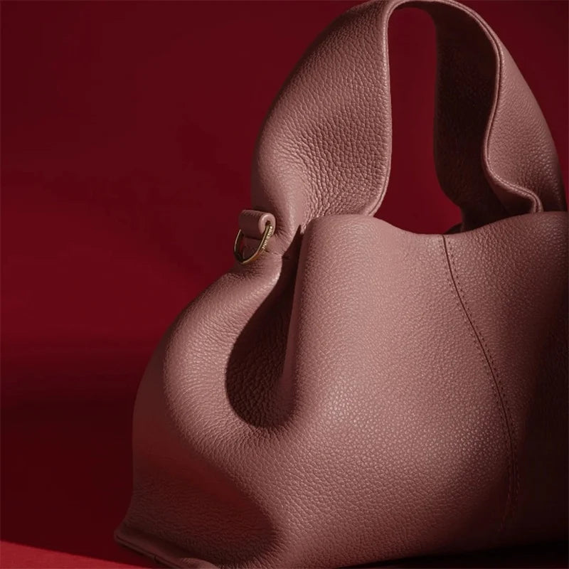 Sac en cuir de vache haut de gamme Moderne Et pratique au quotidien Sa texture douce et résistante reflète un savoirfaire artisanal De qualité