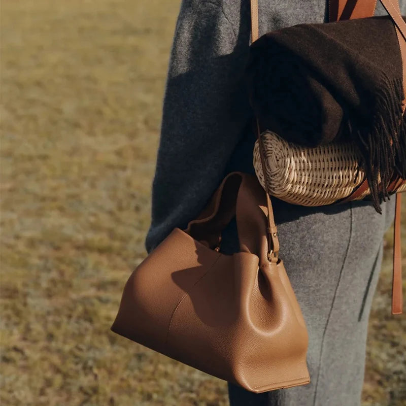 Sac en cuir de vache haut de gamme Moderne Et pratique au quotidien Sa texture douce et résistante reflète un savoirfaire artisanal De qualité